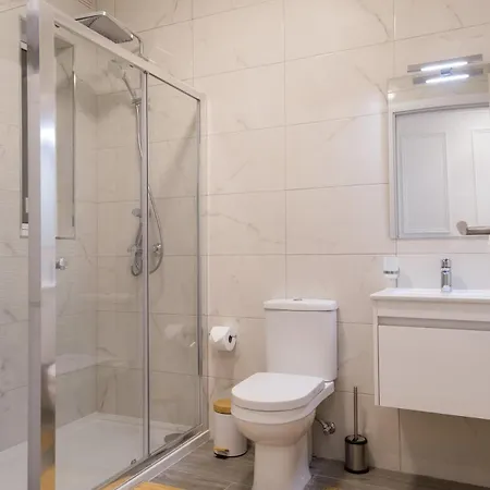 Designer Maltese Balcony Steps Away From Sea Appartement *