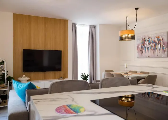 Designer Maltese Balcony Steps Away From Sea Appartement