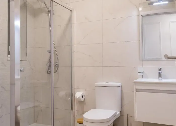 Designer Maltese Balcony Steps Away From Sea Appartement *