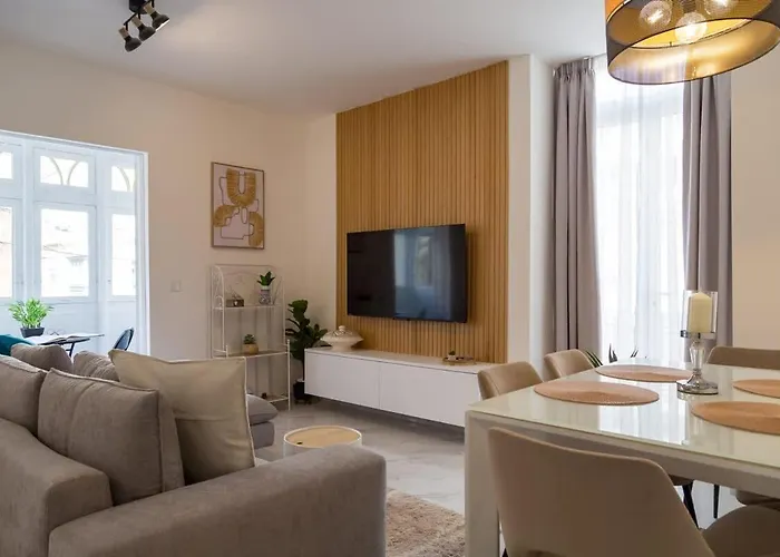 Appartement Designer Maltese Balcony Steps Away From Sea *